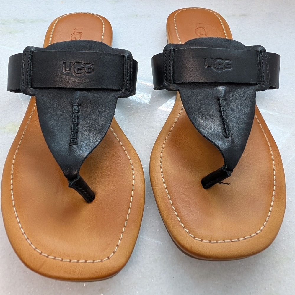 NWT UGG Gaila black and tan thong sandals, 7